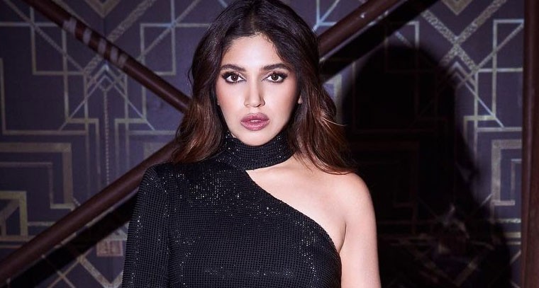 బ్లాక్ డ్రెస్ లో భూమి పెడ్నేకర్ ఫోటోషూట్ !