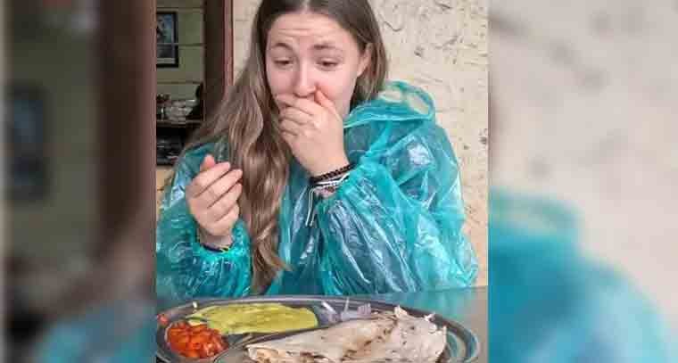 మహారాష్ట్ర వంటకాన్ని రుచి చూసిన బ్రిటిష్ వ్లాగర్
