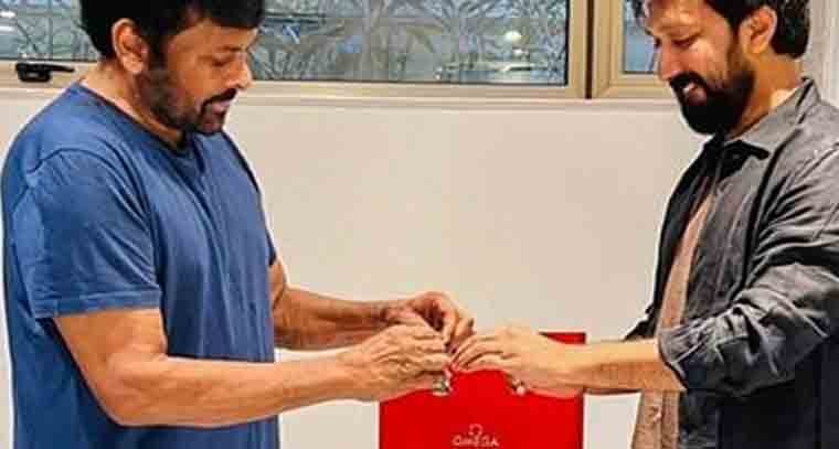 బాబీ కి విలువైన బహుమతిని ఇచ్చిన మెగాస్టార్ 
