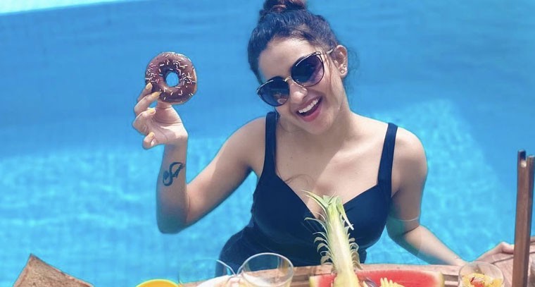 దీపికా పిల్లి అందాల హొయలు !