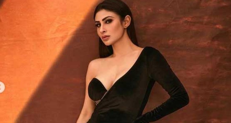 మౌని రాయ్ అందాల మాయాజాలం 