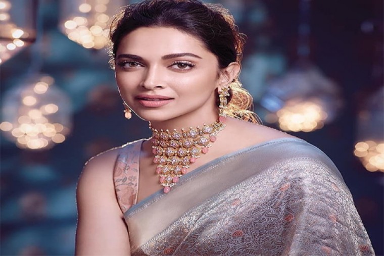 మరోసారి ఆసుపత్రి పాలైన బాలీవుడ్ హాట్ బ్యూటీ 