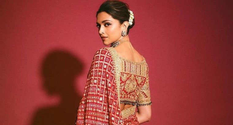 రెడ్ శారీ లో దీపికా పదుకొణె 