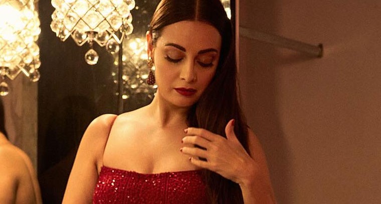 డిజైనర్ గౌను లో దియా మీర్జా