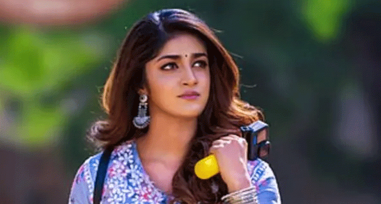 హీరోయిన్ హయతీ పై కేసు నమోదు