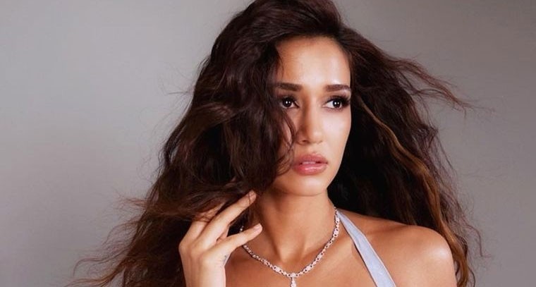 సిజ్లింగ్ లుక్ లో దిశా పటానీ 