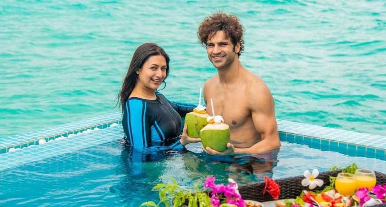  రొమాంటిక్ ఫోటోలను ఇన్‌స్టాగ్రామ్‌లో పోస్ట్ చేసిన  దివ్యాంక త్రిపాఠి