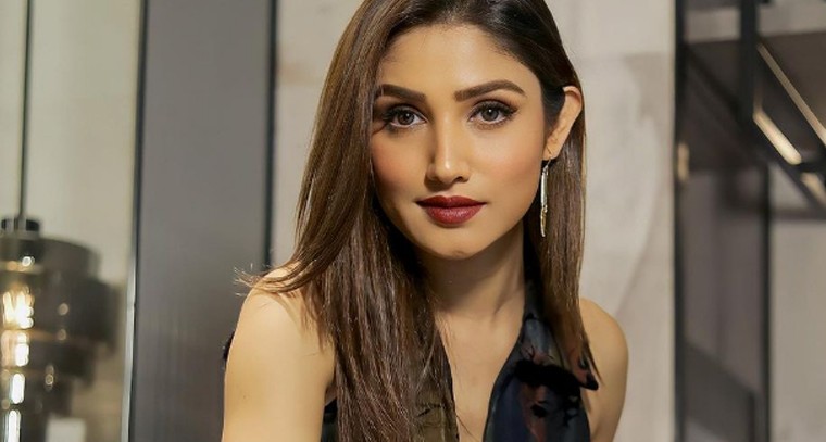  డోనాల్ బిష్త్ కిల్లర్ పోజులు !