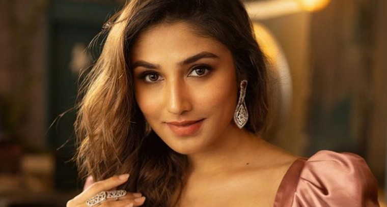  కొత్త లుక్ లో డోనాల్ బిష్త్