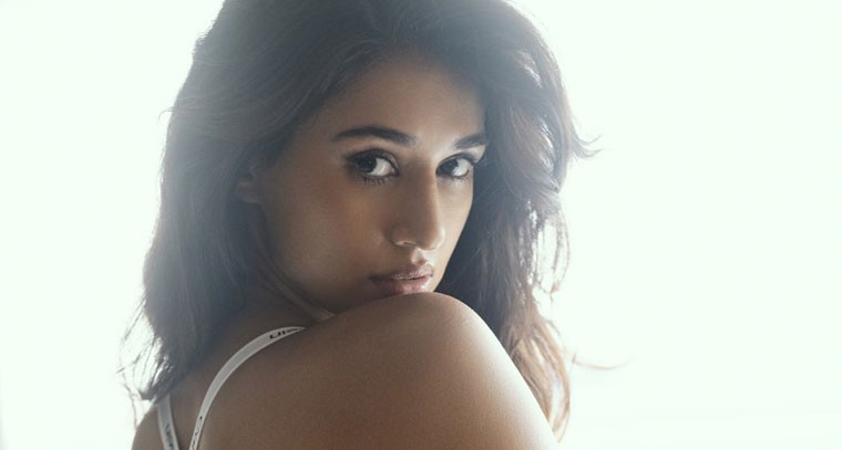  బ్లూ డెనిమ్ జీన్స్ లో దిశా పటాని