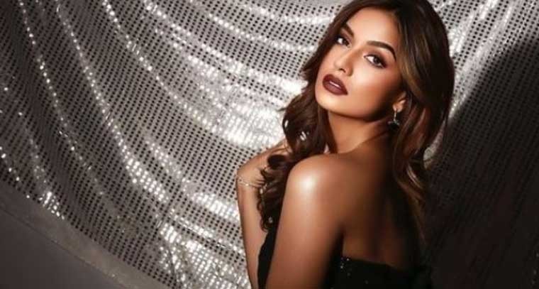 పొట్టి డ్రెస్‌లో దివ్య అగర్వాల్
