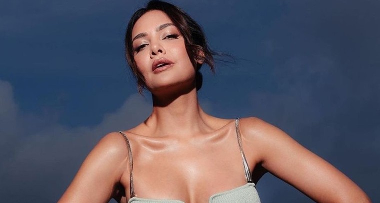  గ్లామరస్ స్టైల్‌తో ఈషా గుప్తా