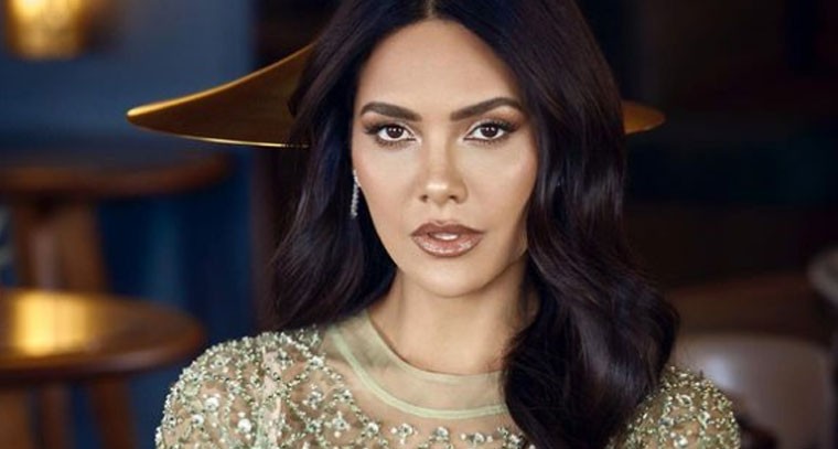  షార్ట్ స్కర్ట్‌ లో ఈషా గుప్తా !