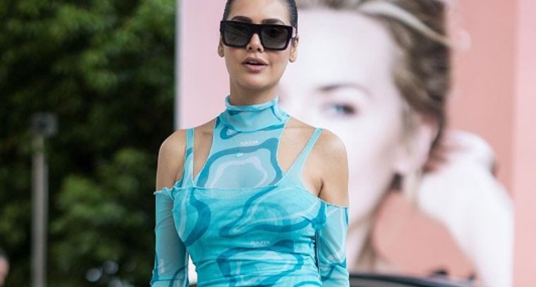 ప్రింటెడ్ స్కిన్ ఫిట్ డ్రెస్ లో ఈషా గుప్తా 