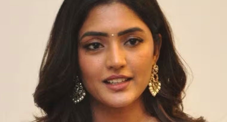 క్యూట్ లుక్స్ తో ఈషారెబ్బా !