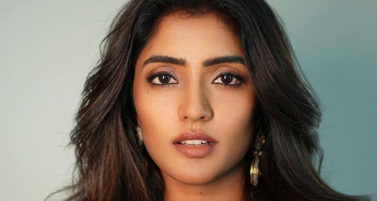 ట్రెడిషనల్ లుక్ లో ఈషా రెబ్బా 