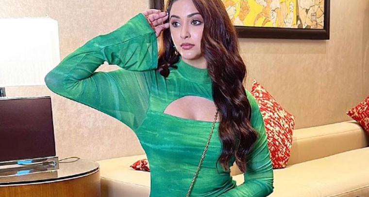 బాడీకాన్ డ్రెస్‌లో  ఇషాన్య మహేశ్వరి 