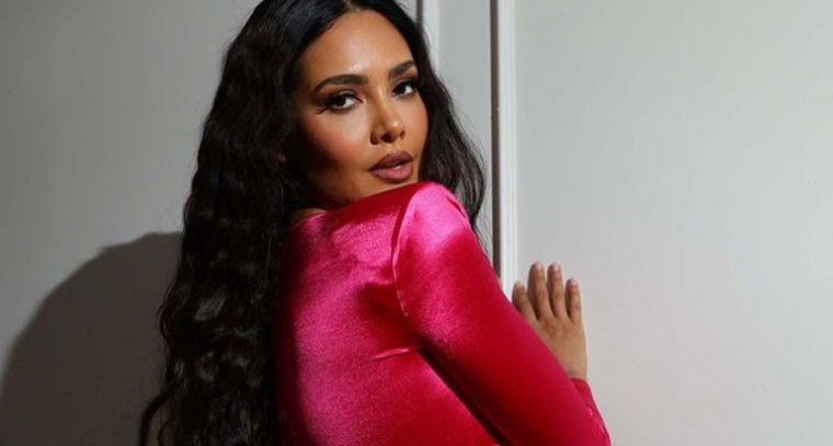 హాట్ అండ్ గార్జియస్‌గా ఇషా గుప్తా