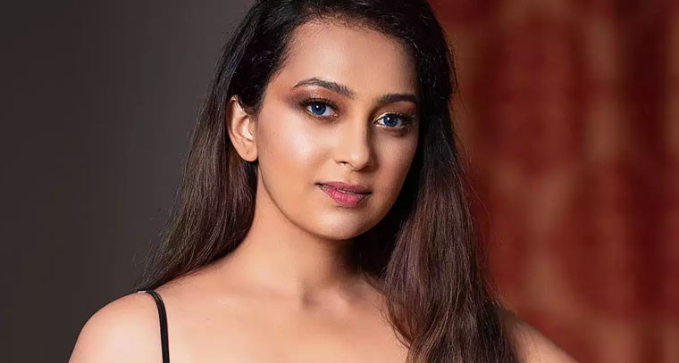 డైరెక్టర్‍ గా మారిన హీరోయిన్