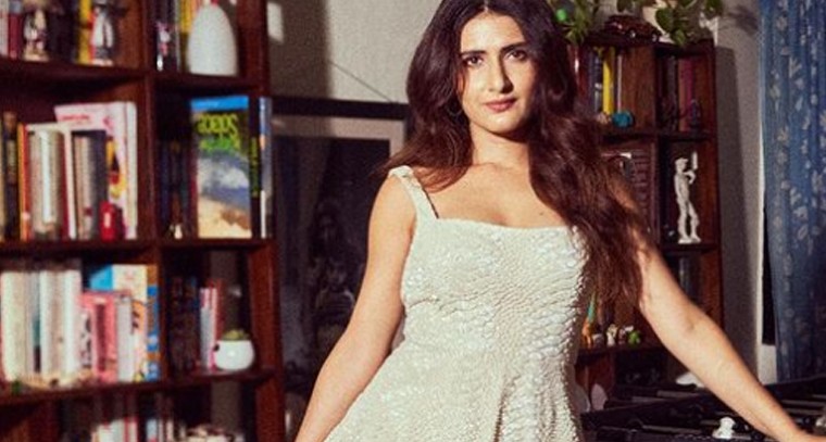 వైట్ షార్ట్ డ్రెస్‌లో ఫాతిమా సనా షేక్