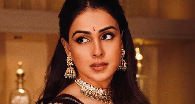 ఇండియన్ ఐడల్ సీజన్ 4కు అతిథిగా  జెనీలియా