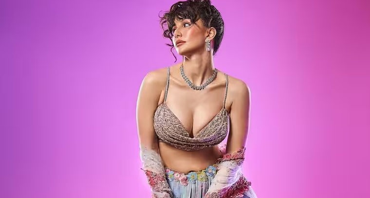 లెహంగాలో జార్జియా ఆండ్రియా పోజులు 