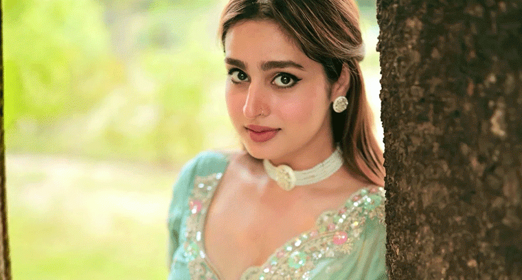 బాబాయ్ లాంటి వాడు నీచంగా మాట్లాడాడు - అయేషా ఖాన్