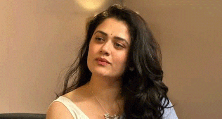 సోషల్ మీడియాలను షేక్ చేస్తోన్న ఈ అందమైన అమ్మాయి ఎవరో తెలుసా..?