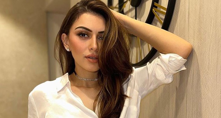 ట్రెండీ అవుట్ ఫిట్ లో హన్సికా మోత్వానీ