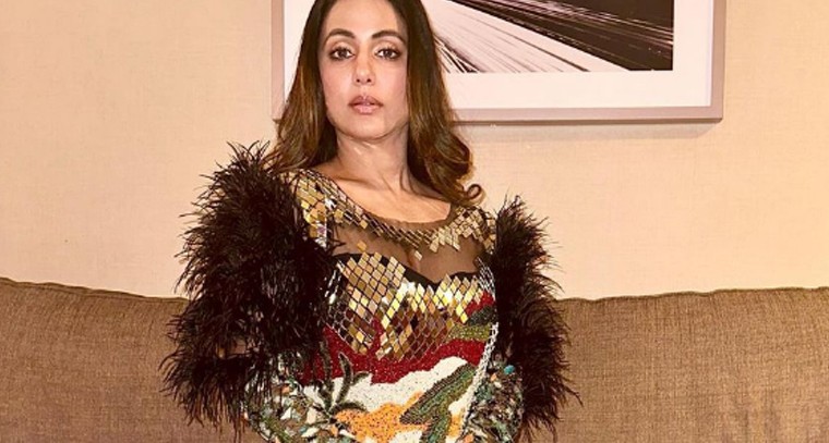  మల్టీకలర్ షార్ట్  డ్రెస్ లో హీనా ఖాన్