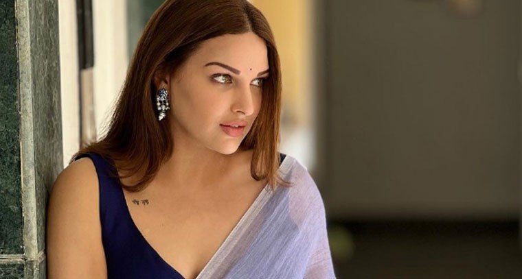 హిమాన్షి ఖురానా గ్లామర్ షో 