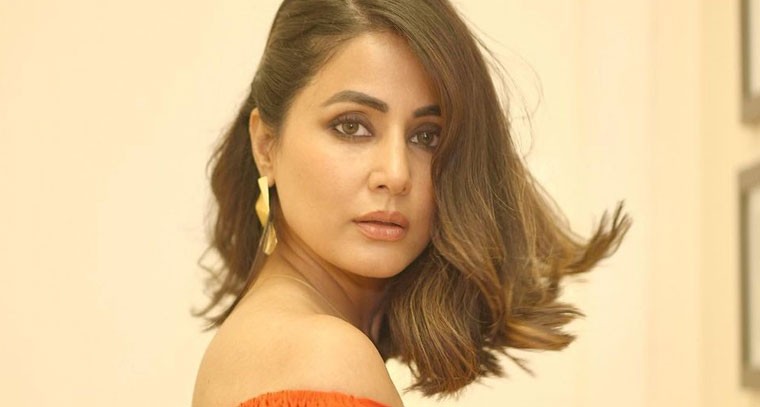 ఆరెంజ్ కలర్ ఆఫ్ షోల్డర్ షార్ట్ డ్రెస్ లో  హీనా ఖాన్