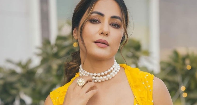 ఎల్లో డ్రెస్ లో హీనా ఖాన్ అందాలు అదుర్స్