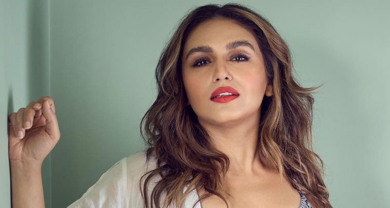 సూపర్ హాట్ గా  హ్యూమా ఖురేషి !