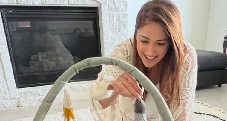 కొడుకుతో ఆడుకుంటున్న ఇలియానా !