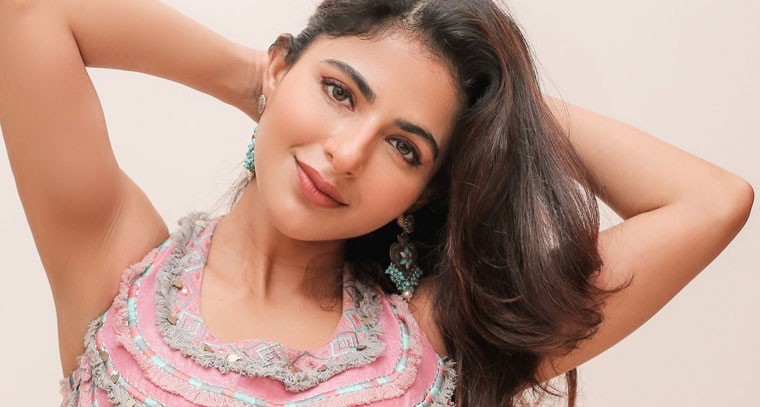 ఐశ్వర్య మీనన్  అందాల ఆరబోత 