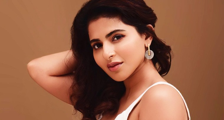  కిరాక్ ఫోజులిస్తోన్న ఐశ్వర్యా మీనన్ 