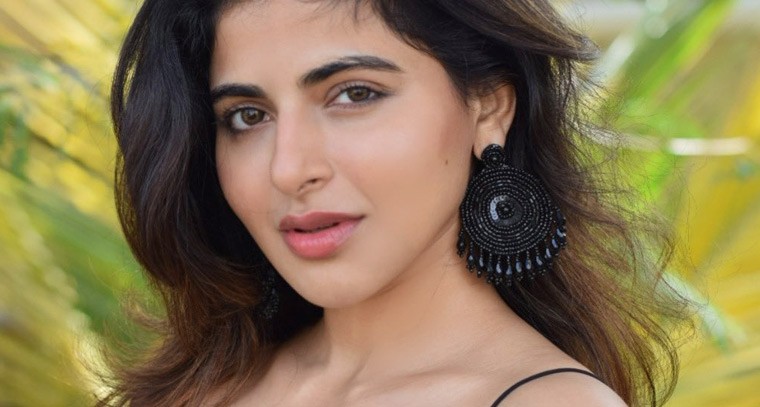 ఐశ్వర్యా మీనన్ లేటెస్ట్ పిక్స్ 