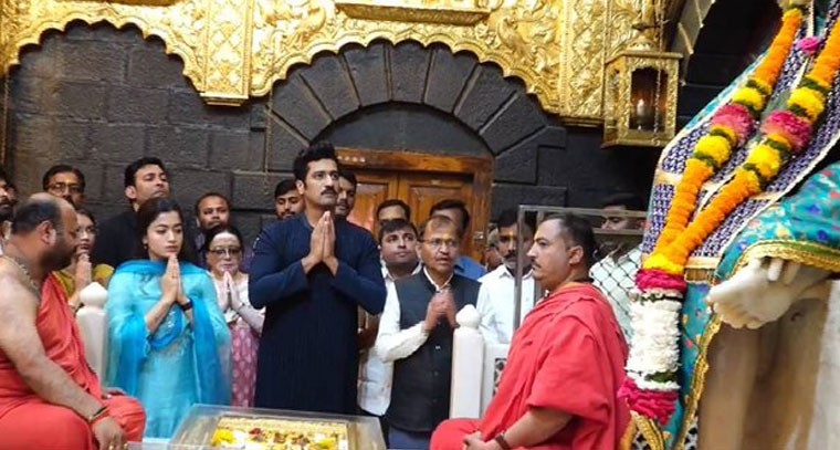 షిర్డీ ఆలయంలో రష్మిక మరియు విక్కీ