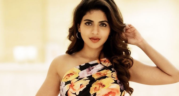 ఐశ్వర్య మీనన్ లేటెస్ట్ స్టిల్స్ 