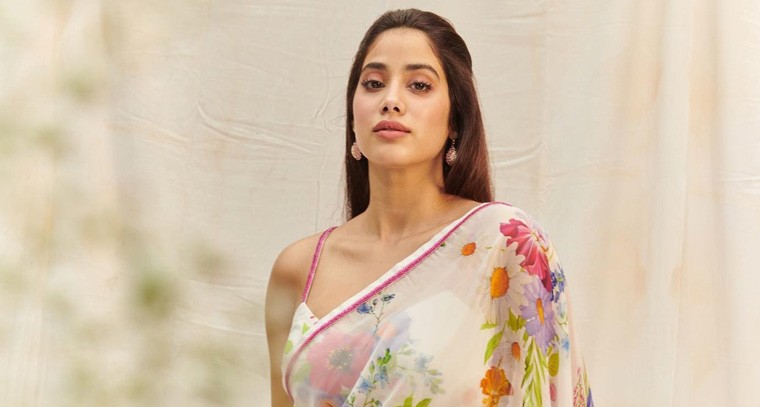  ప్రింటెడ్ చీరలో స్టైలీష్ గా జాన్వీ కపూర్ !