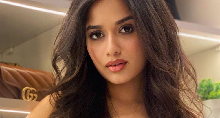 స్టైలిష్ లుక్ లో జన్నత్ జుబైర్  !