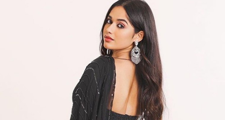 బ్లాక్ లెహంగా లో జన్నత్ జుబేర్  !