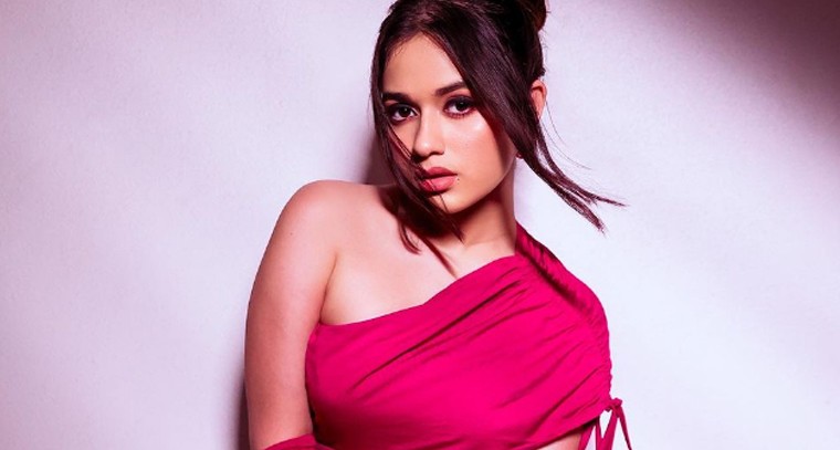 జన్నత్ జుబేర్  కిల్లర్ పోజులు 