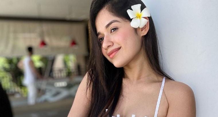 వైట్ డ్రెస్ లో జన్నత్ జుబేర్ !