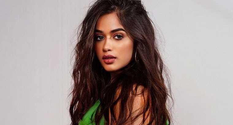 అందమైన చిరునవ్వుతో జన్నత్ జుబేర్