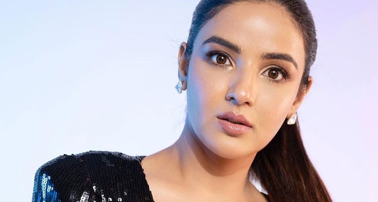 గ్లామరస్ లుక్‌లో జాస్మిన్ భాసిన్