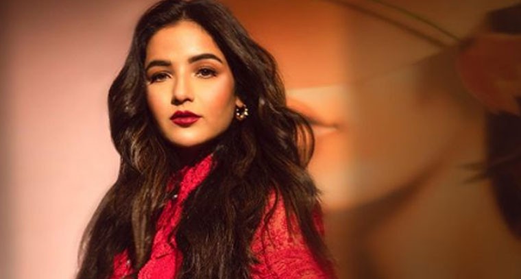 జాస్మిన్ భాసిన్  గ్లామరస్ ఫోటో షూట్ !