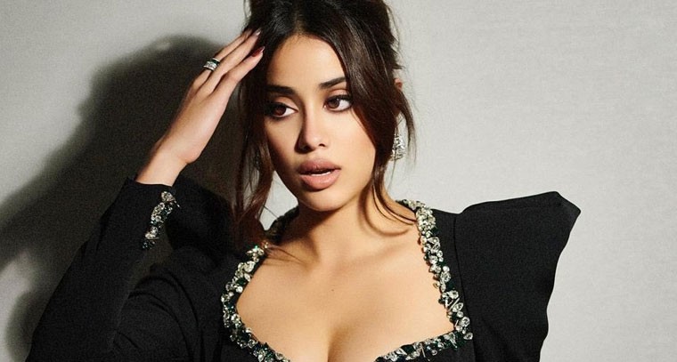  సెగలు రేపిన జాన్వీ కపూర్