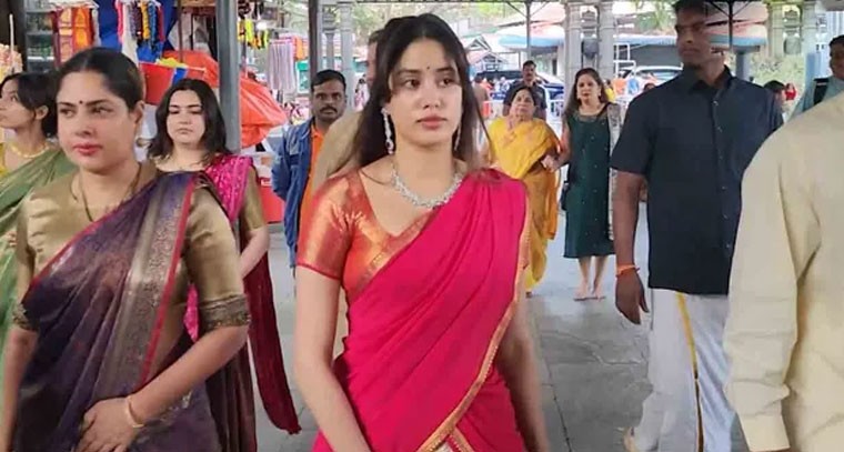 తిరుమల శ్రీవారి దర్శించుకున్న జాన్వీ కపూర్